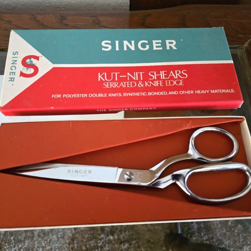 Vintage 1970 Singer Kut-Nit Shears